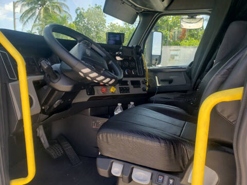 2020 Freightliner Cascadia Evolution Sleeper