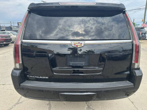 2018 Cadillac Escalade ESV Luxury