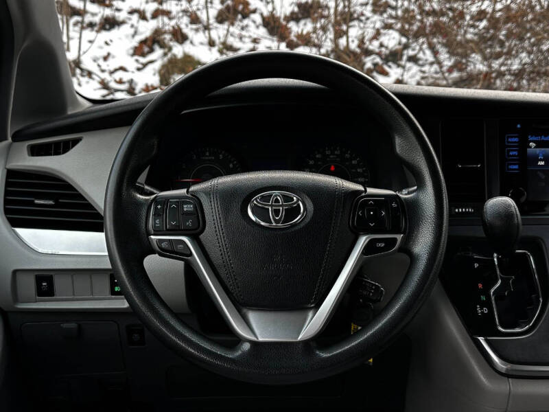 2015 Toyota Sienna LE 7-Passenger