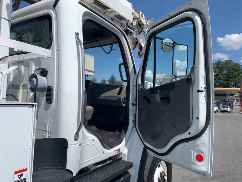 2012 Freightliner M2 106