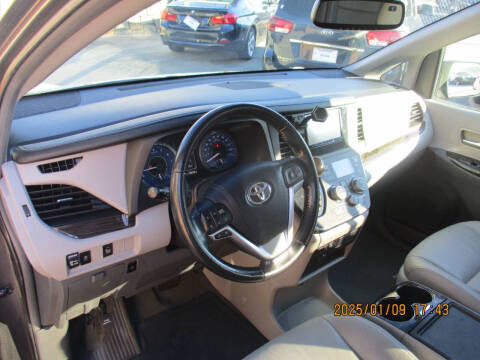 2016 Toyota Sienna XLE 8-Passenger