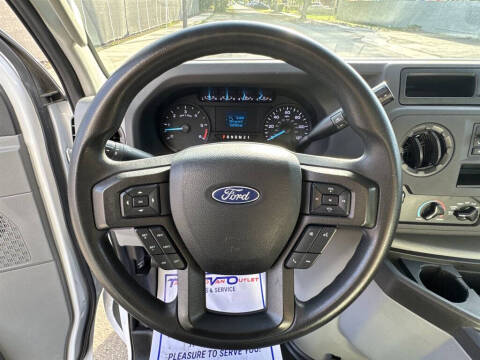 2023 Ford E-Series E-450 SD