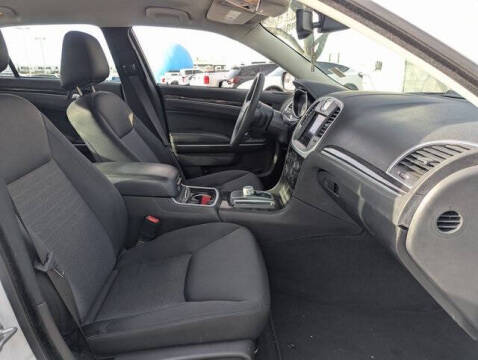 2022 Chrysler 300 Touring