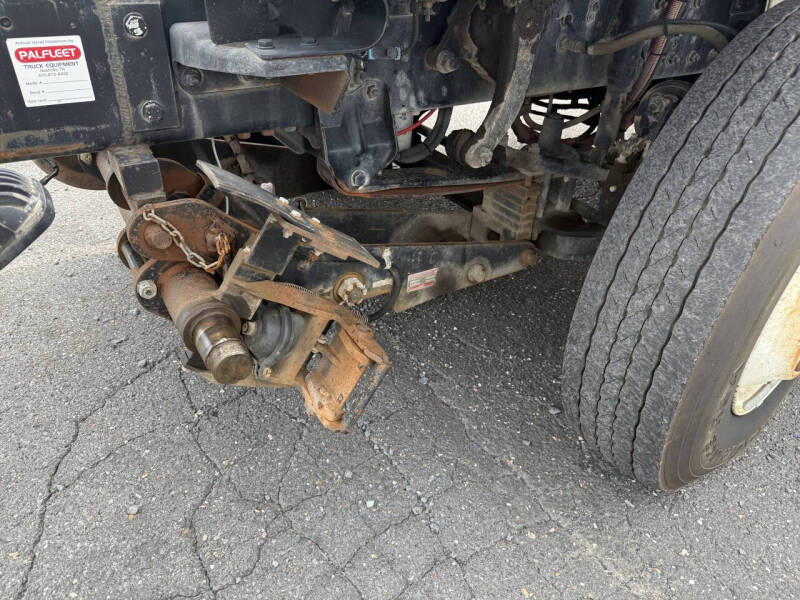 2011 Freightliner M2 106