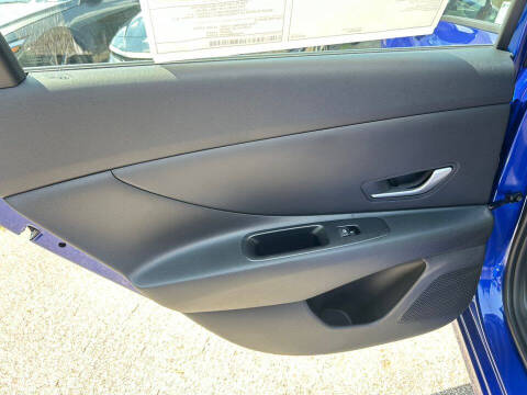 2025 Hyundai Elantra SE