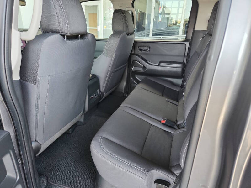 2024 Nissan Frontier SV