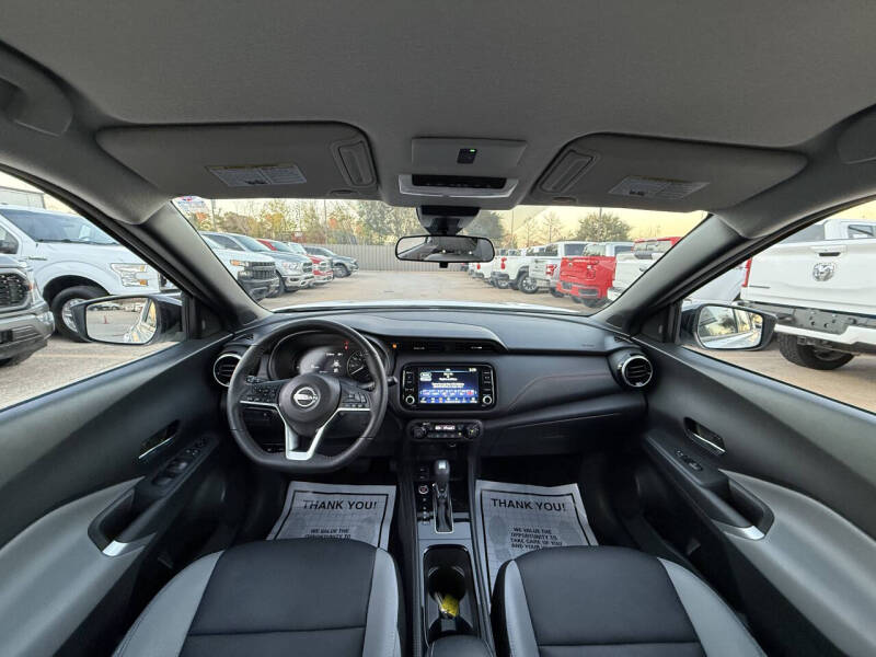 2022 Nissan Kicks SR