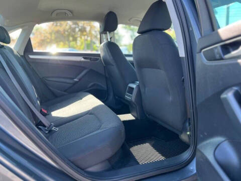 2016 Volkswagen Passat 1.8T R-Line