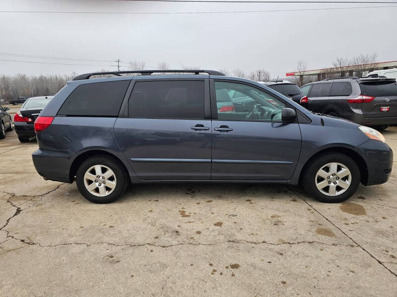 2008 Toyota Sienna LE 7-Passenger