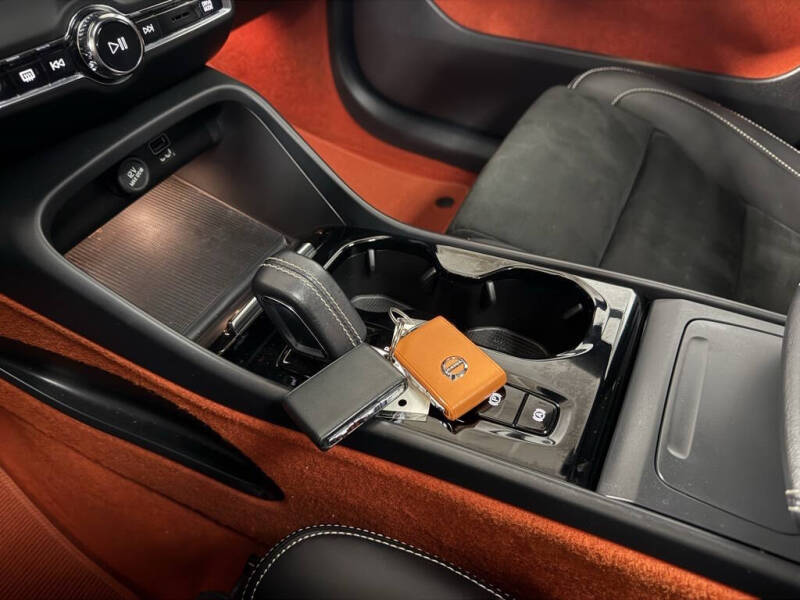 2021 Volvo XC40 T5 R-Design