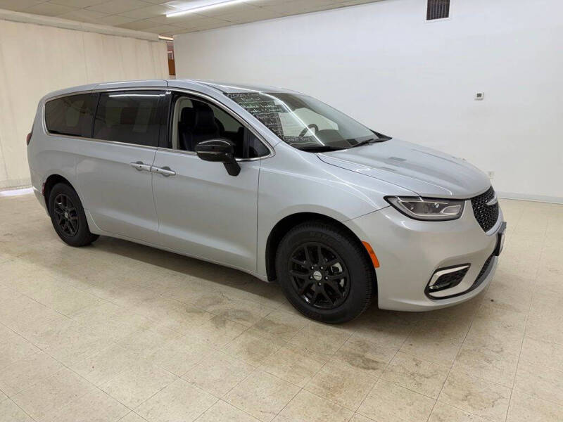 2024 Chrysler Pacifica Touring L - Photo 8
