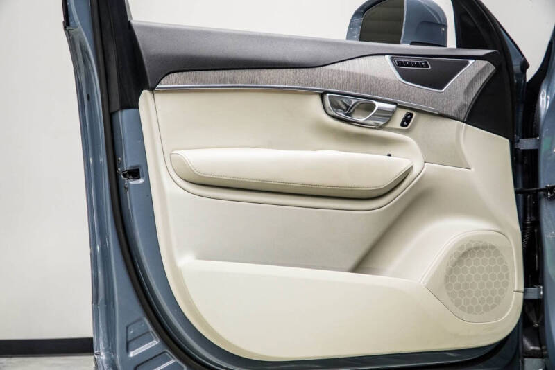 2023 Volvo XC90 B6 Plus Bright Theme 7P