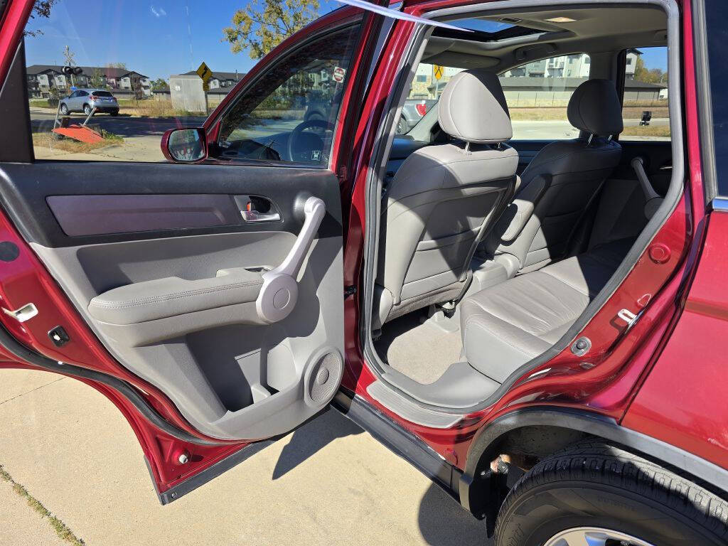 2007 Honda CR-V for sale at Bigfoot Auto in Hiawatha, IA