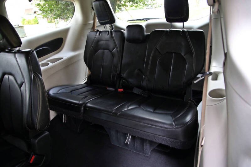 2020 Chrysler Voyager LXi