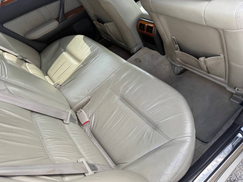 2000 Infiniti Q45