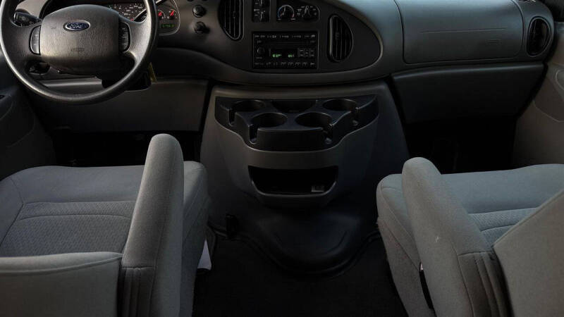 2008 Ford E-Series E-350 SD XLT