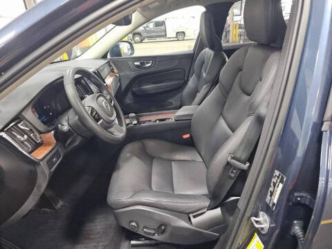 2023 Volvo XC60 B5 Plus Bright Theme