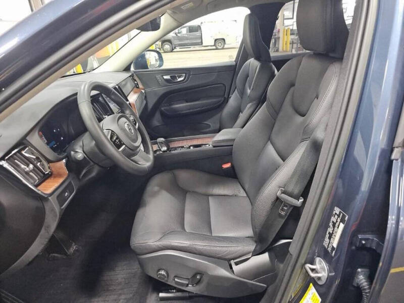 2023 Volvo XC60 B5 Plus Bright Theme