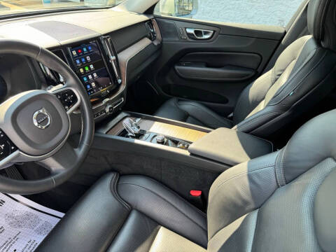 2023 Volvo XC60 B5 Ultimate Bright Theme