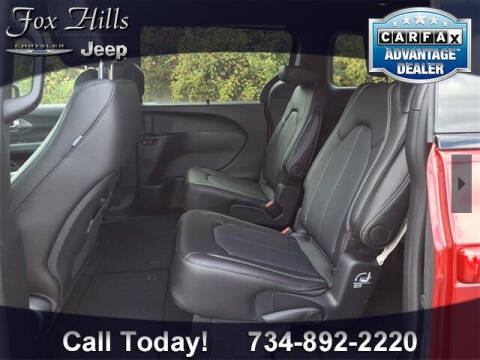 2026 Chrysler Pacifica Select