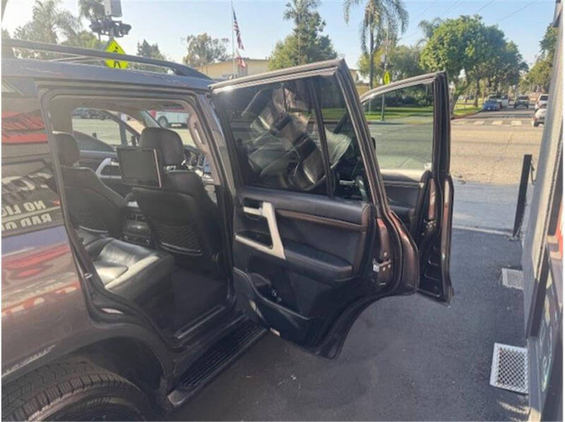 2017 Toyota Land Cruiser