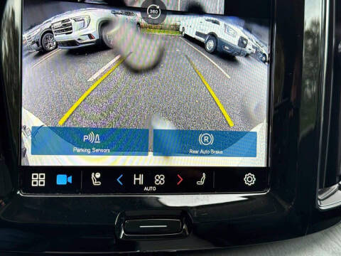 2025 Volvo XC60 B5 Plus Dark Theme