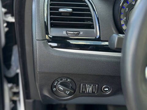 2023 Chrysler 300 S V6