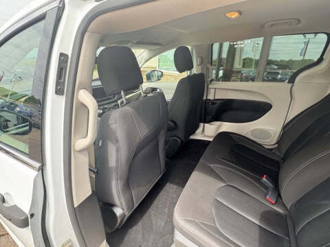 2021 Chrysler Voyager L