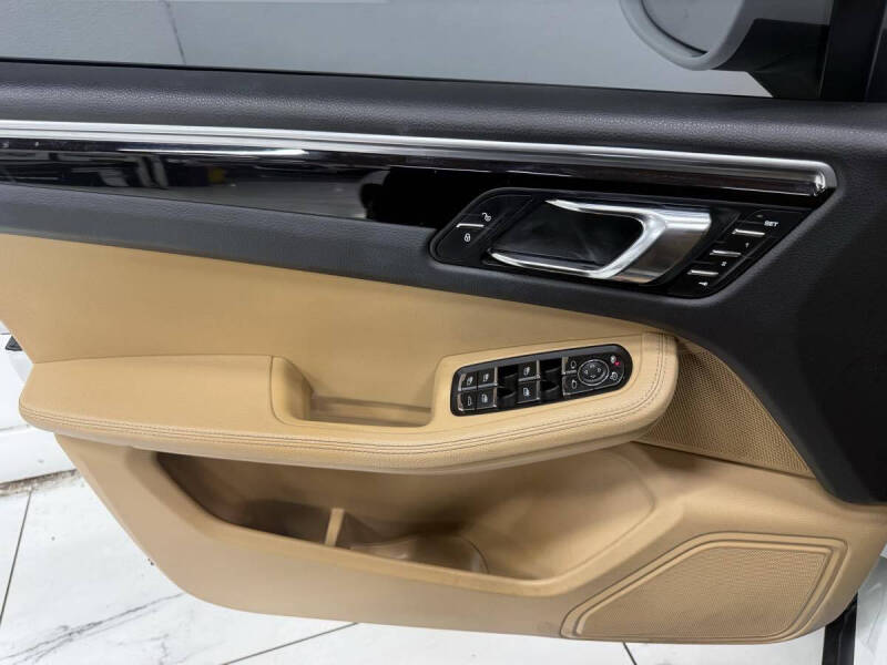 2017 Porsche Macan