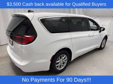 2026 Chrysler Pacifica Select