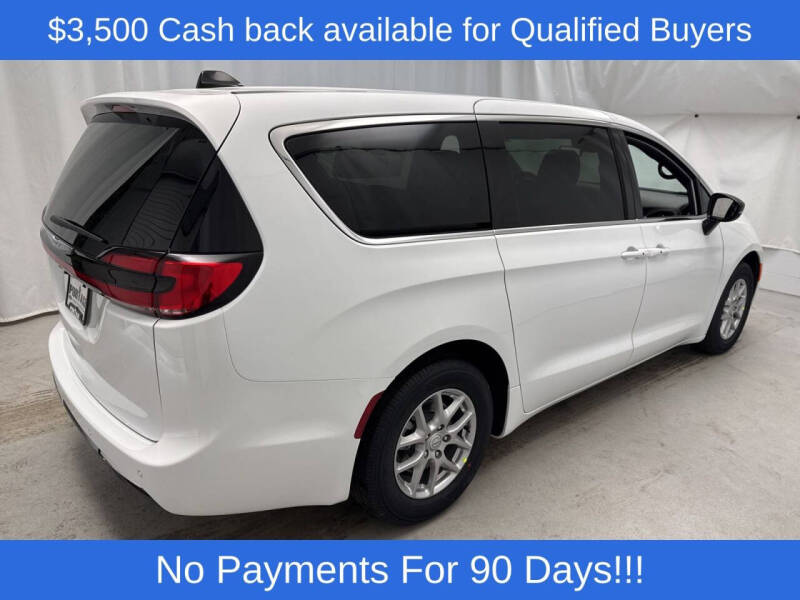 2026 Chrysler Pacifica Select