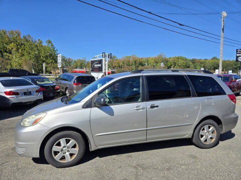 2004 Toyota Sienna LE 8 Passenger