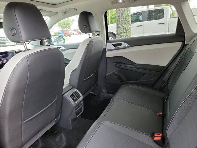 2025 Volkswagen Taos SE