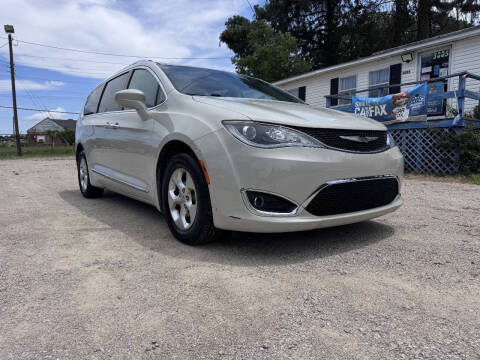2017 Chrysler Pacifica Touring-L Plus