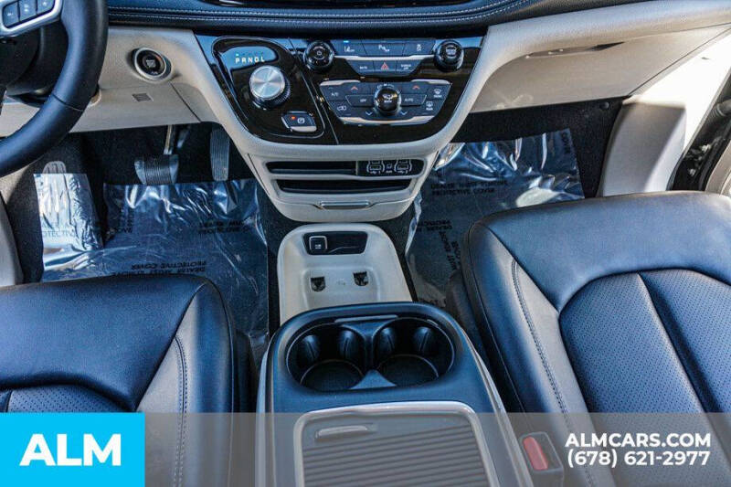 2024 Chrysler Pacifica Plug-In Hybrid Select