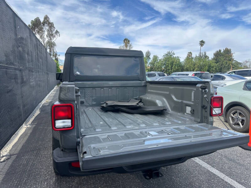 2023 Jeep Gladiator Willys