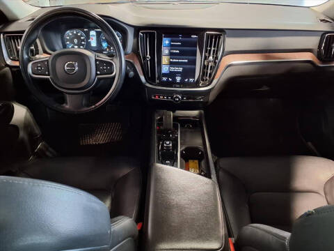 2022 Volvo S60 B5 Momentum