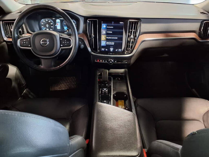 2022 Volvo S60 B5 Momentum