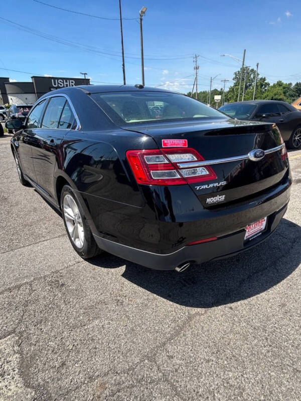 2017 Ford Taurus SE