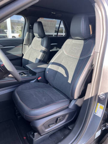2025 Ford Explorer ST