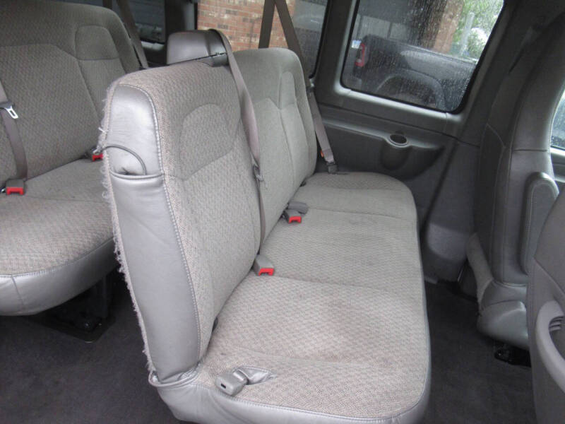 2025 Chevrolet Express LT 3500