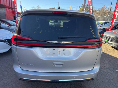 2024 Chrysler Pacifica Touring L