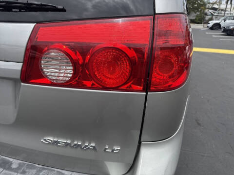 2010 Toyota Sienna LE 7-Passenger