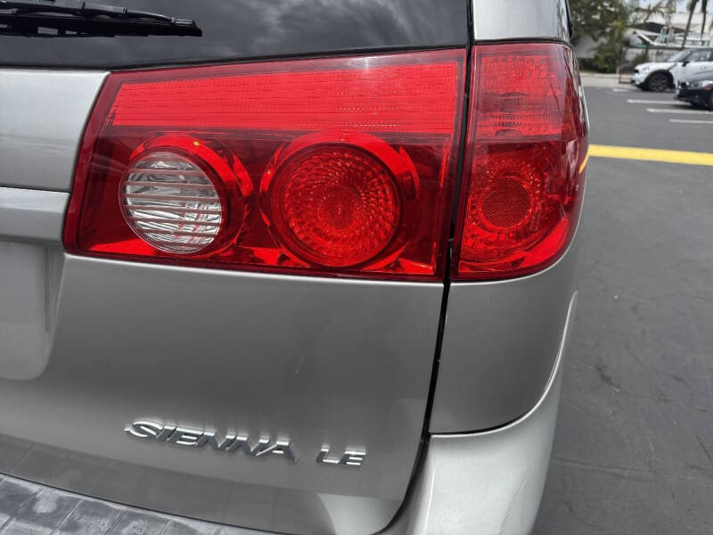 2010 Toyota Sienna LE 7-Passenger