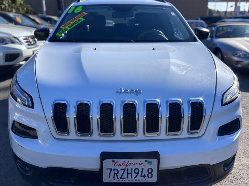 2016 Jeep Cherokee Sport