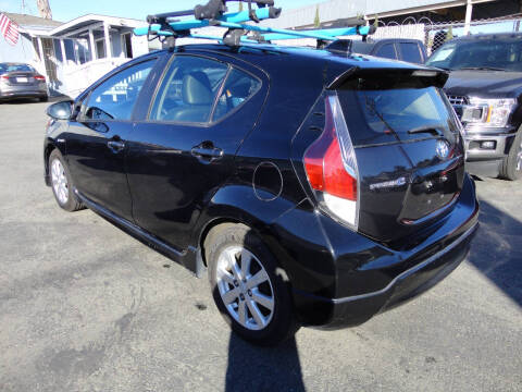 2017 Toyota Prius c Four