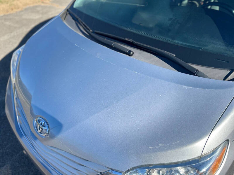 2017 Toyota Sienna LE 8-Passenger