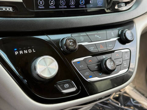 2017 Chrysler Pacifica Touring-L Plus