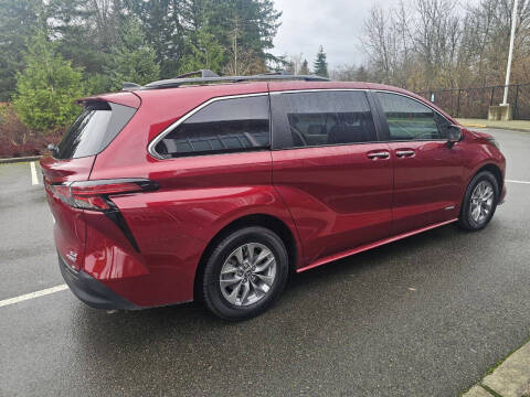 2021 Toyota Sienna XLE 8-Passenger