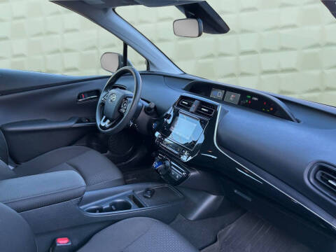 2019 Toyota Prius LE